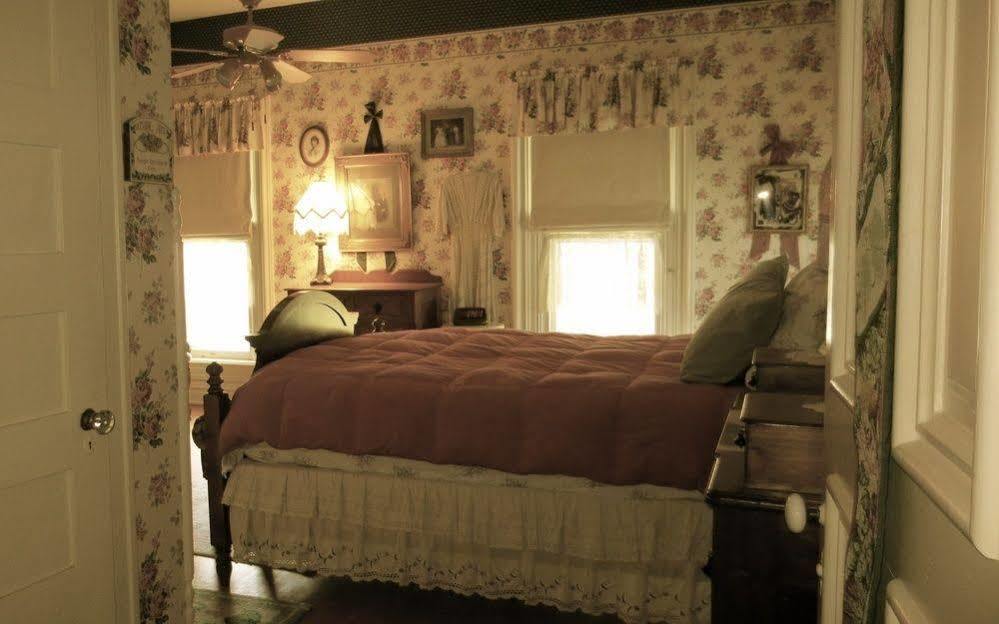 Carriage House Bed & Breakfast Winona Exterior photo